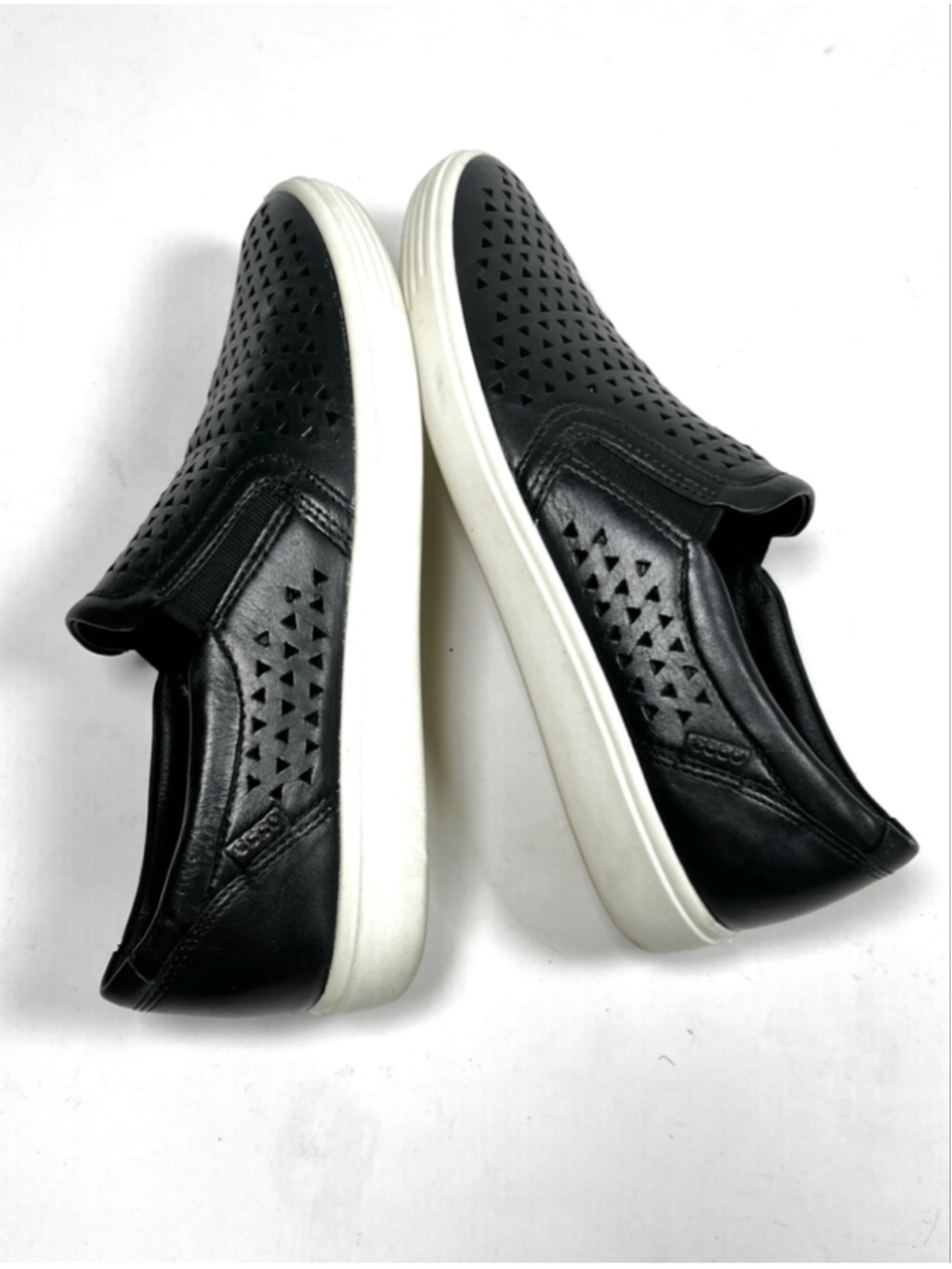 ECCO Womans Loafers Black Perforated Leather Slip-On Sneakers Size 9 - Picture 4 of 9